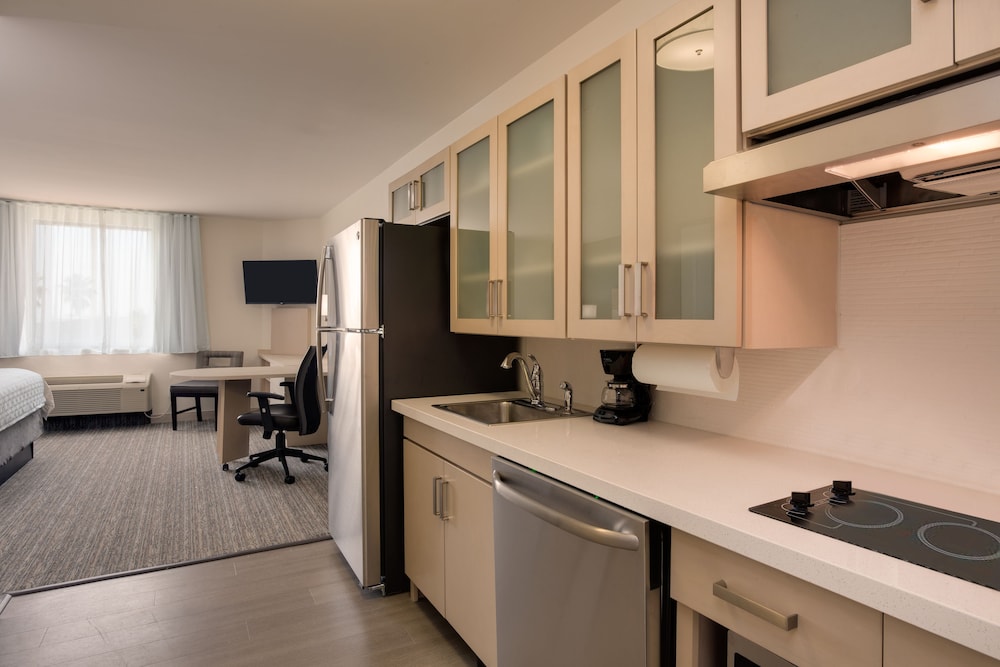 CANDLEWOOD SUITES MIAMI INTL AIRPORT - 36TH ST 35/59