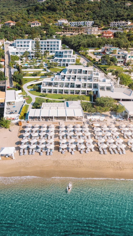 Lichnos Beach Hotel & Bungalows in PARGA