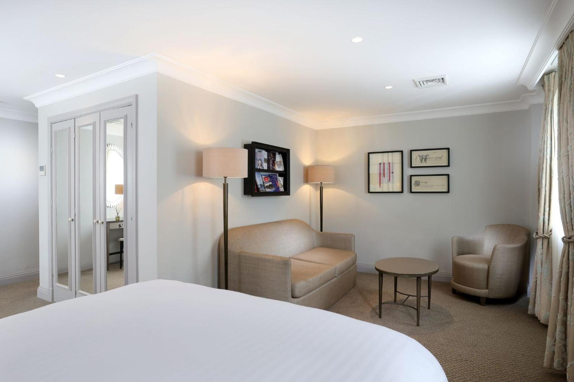Generous, The Castle Hotel Windsor 2/7