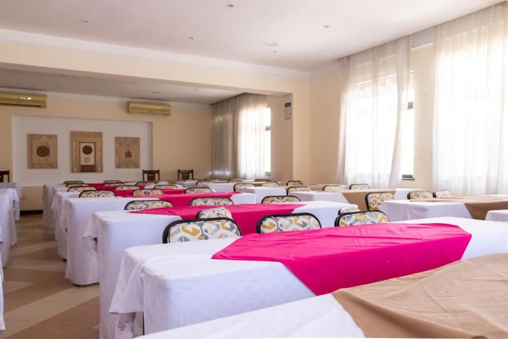 Royal Court Hotel 26/38