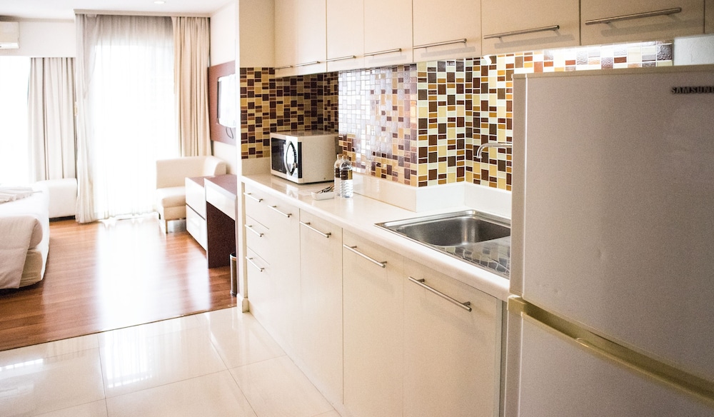 SATHORN GRACE SERVICED RESIDENCE 10/65