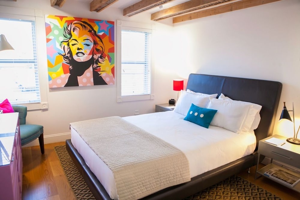 Standard, Queen Bed, Adult Only