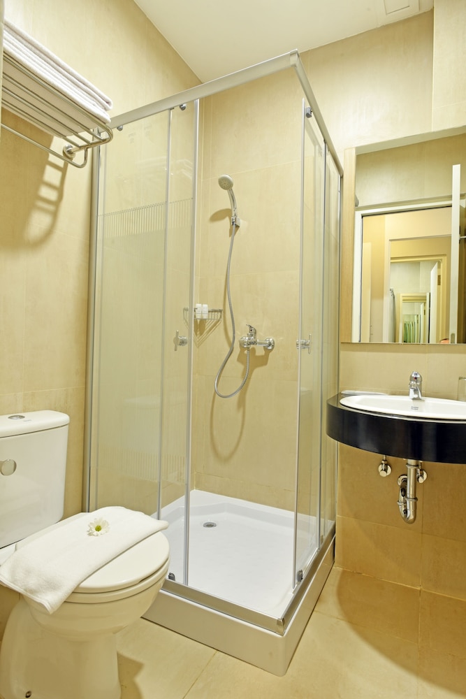 Grass Inn Hotel by Ergon Collections 19/19