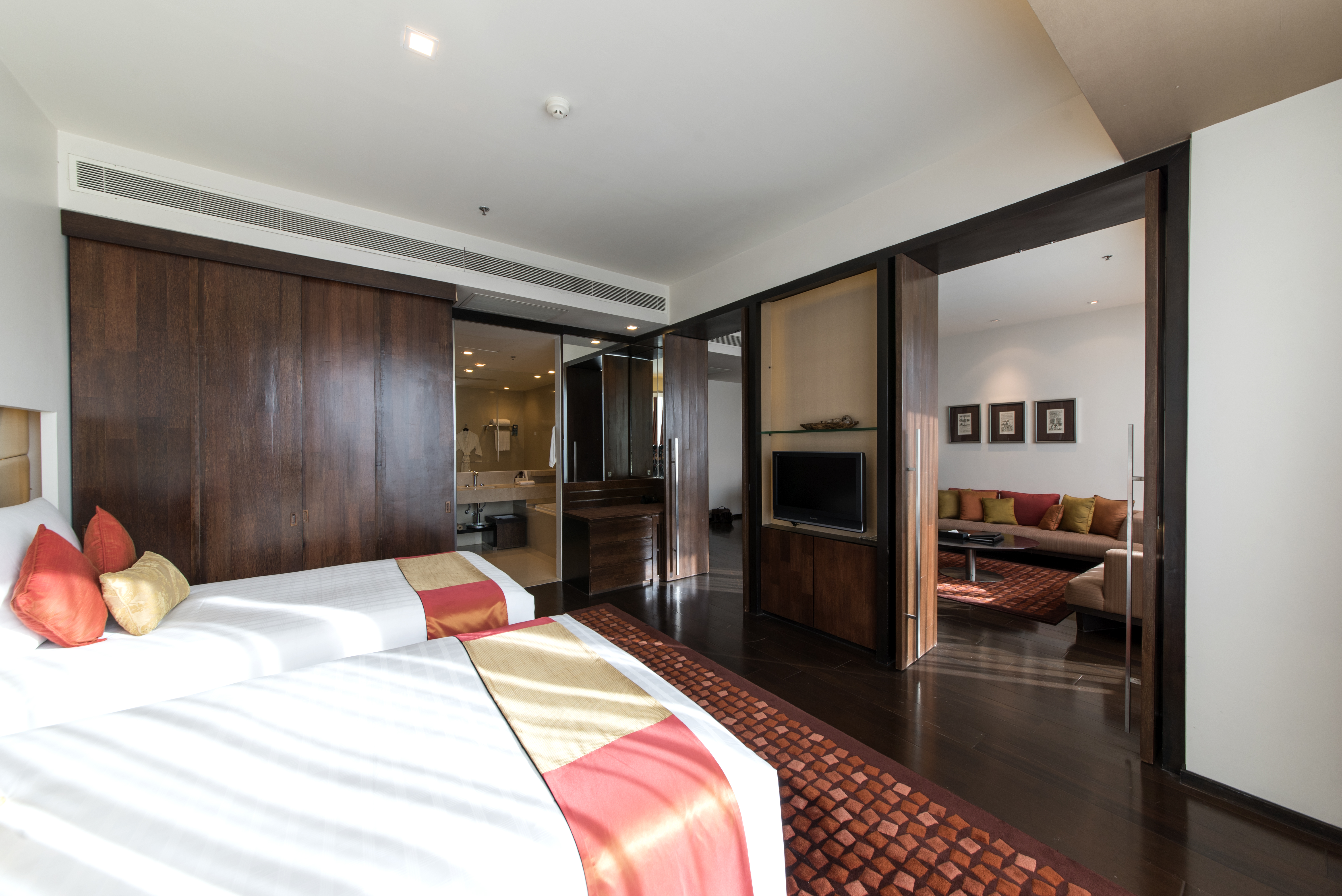 Deluxe, Suite