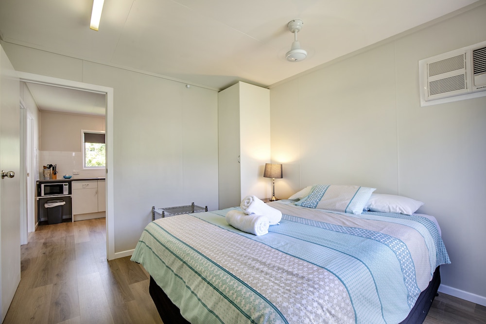 Bush Village Budget Cabins 25/73
