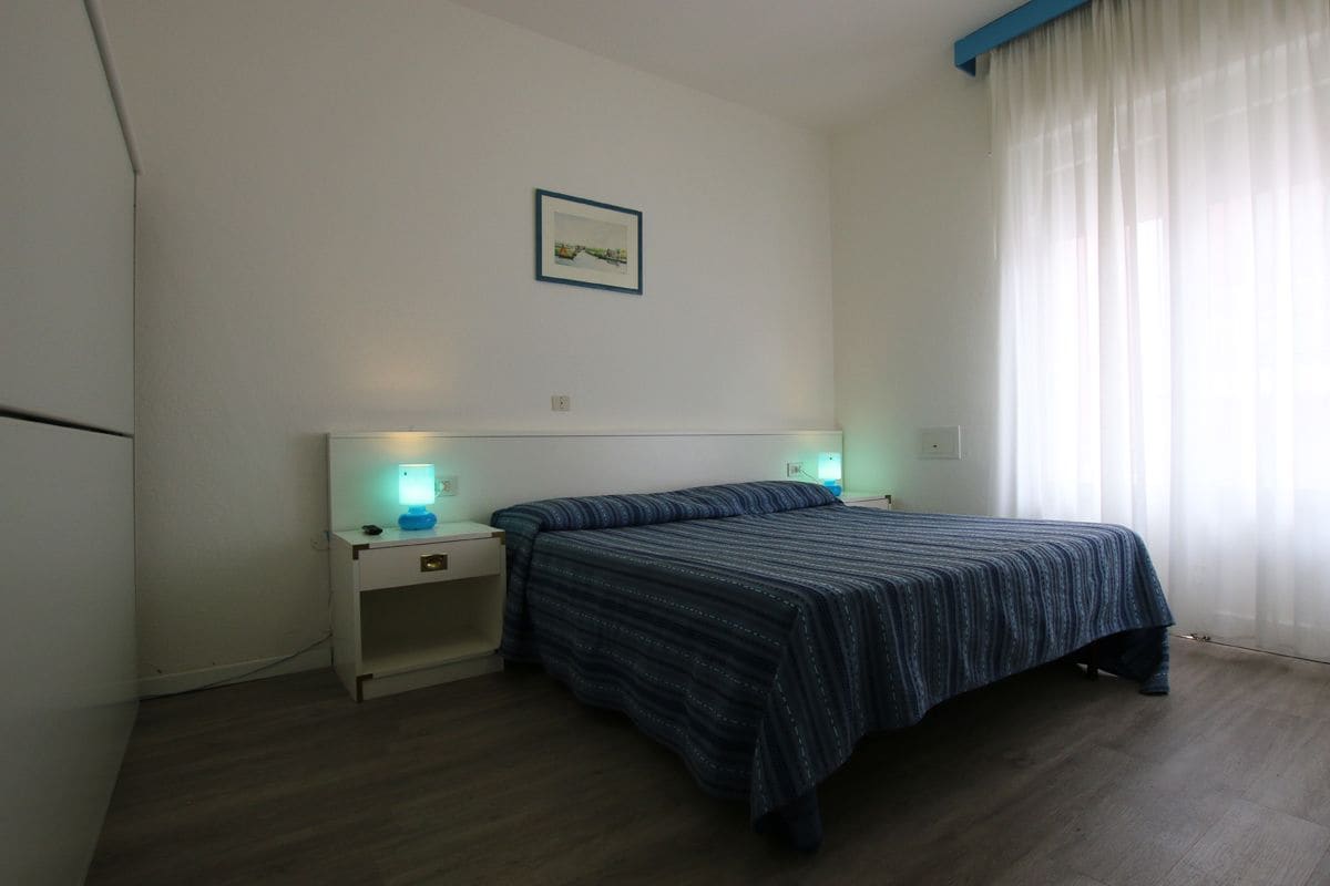 ROOM, QUADRUPLE