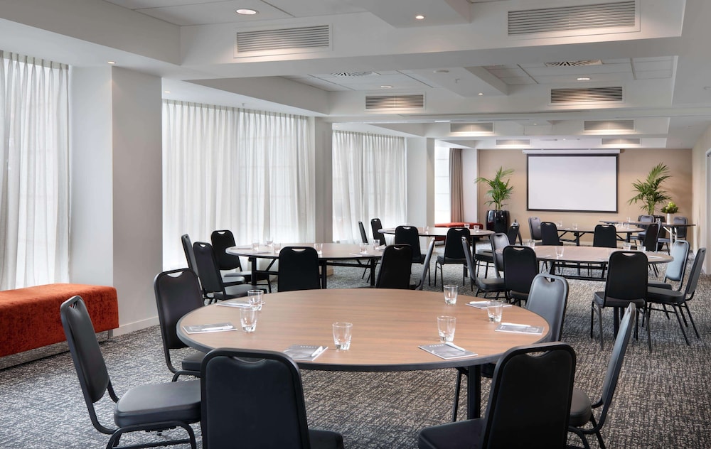 Rydges Wellington 64/69