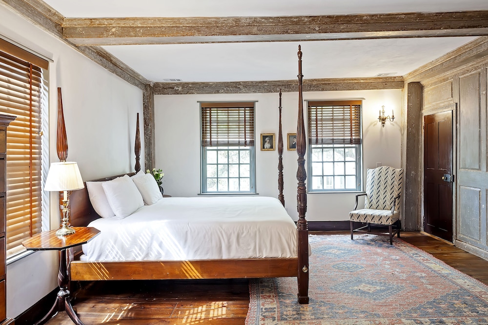 Hills, Suite, King Bed