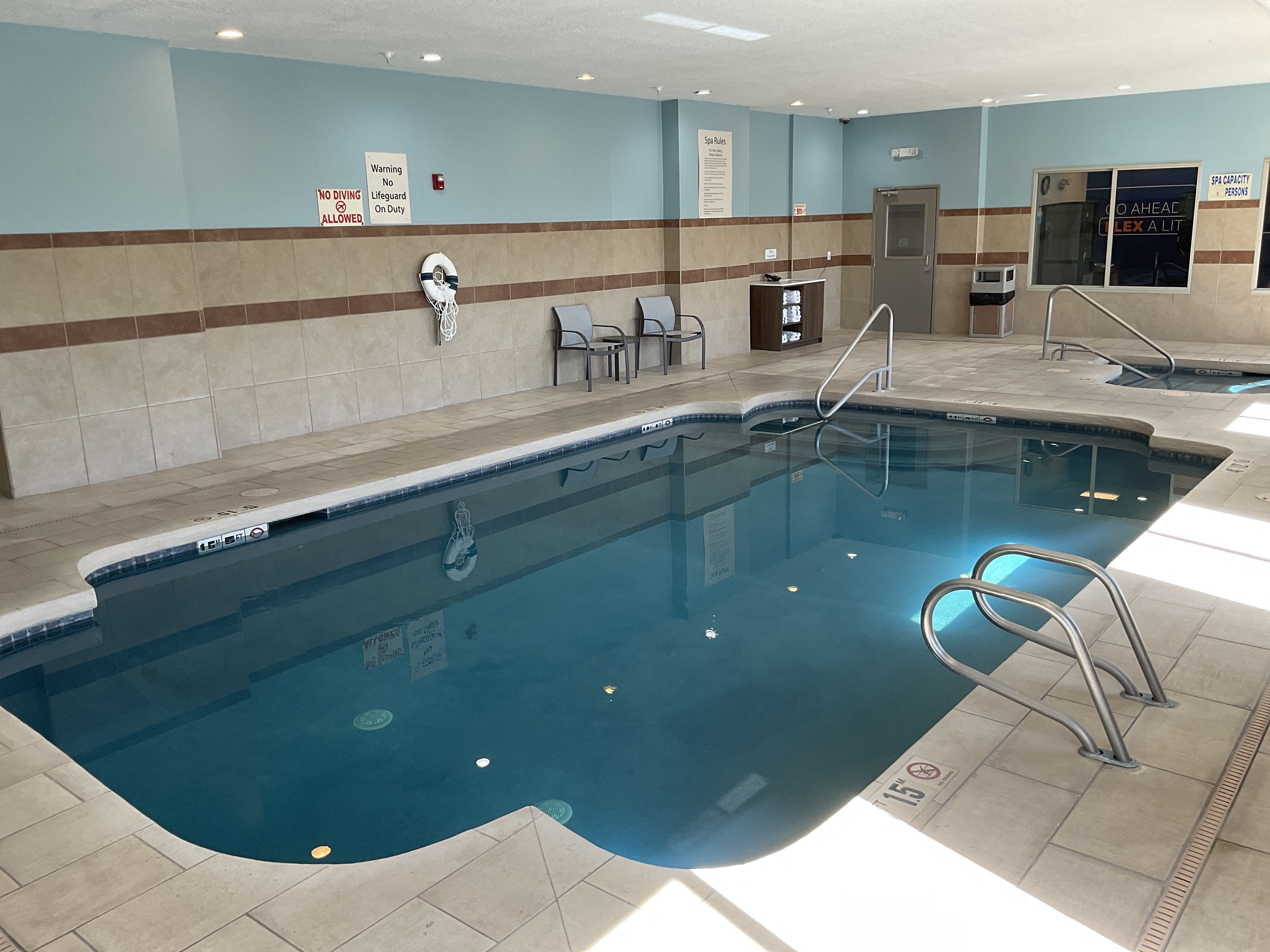 Holiday Inn Express Hotel Suites Grants Milan 25/33