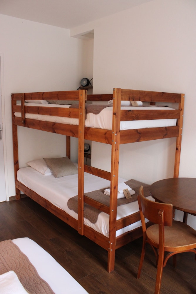Hotel des Grottes 15/45
