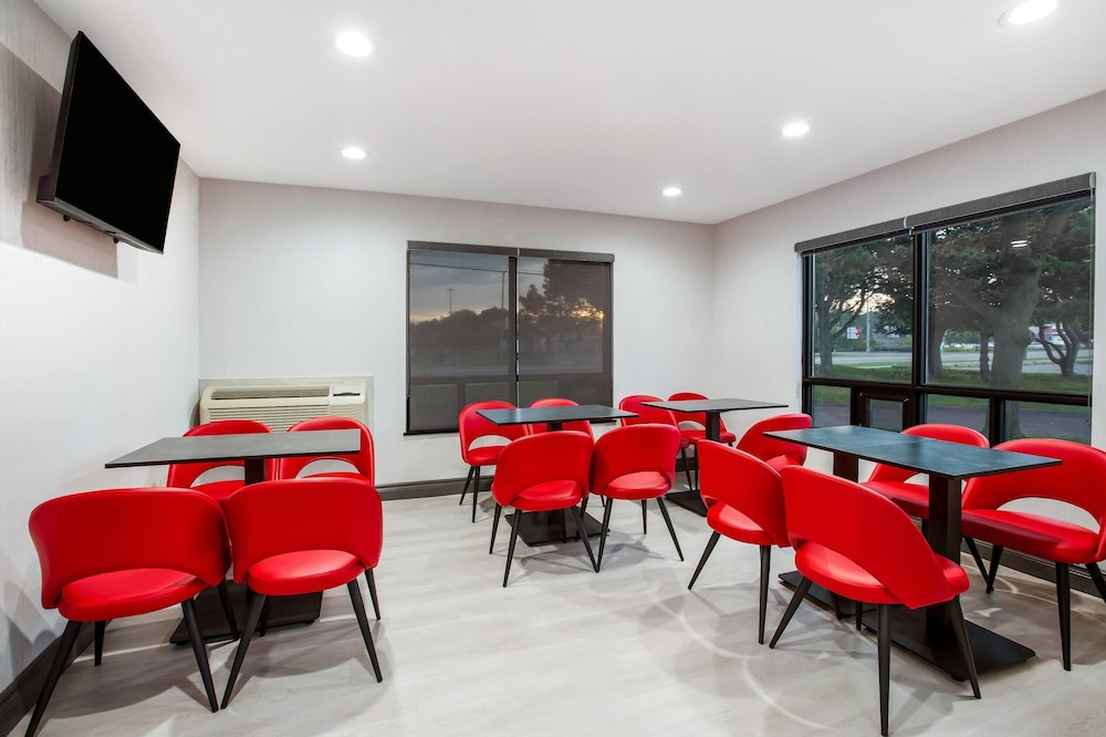 Ramada by Wyndham Kingston 35/50