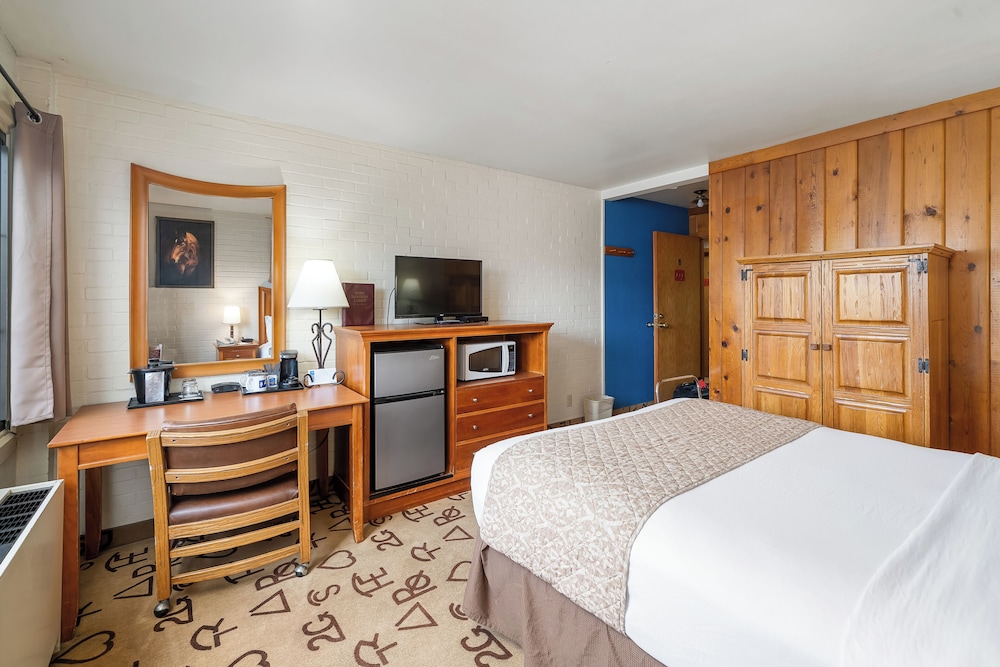 Dude Rancher Lodge 18/50