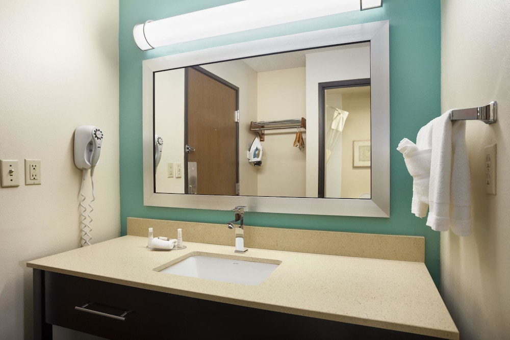 Days Inn by Wyndham Fort Smith 16/29