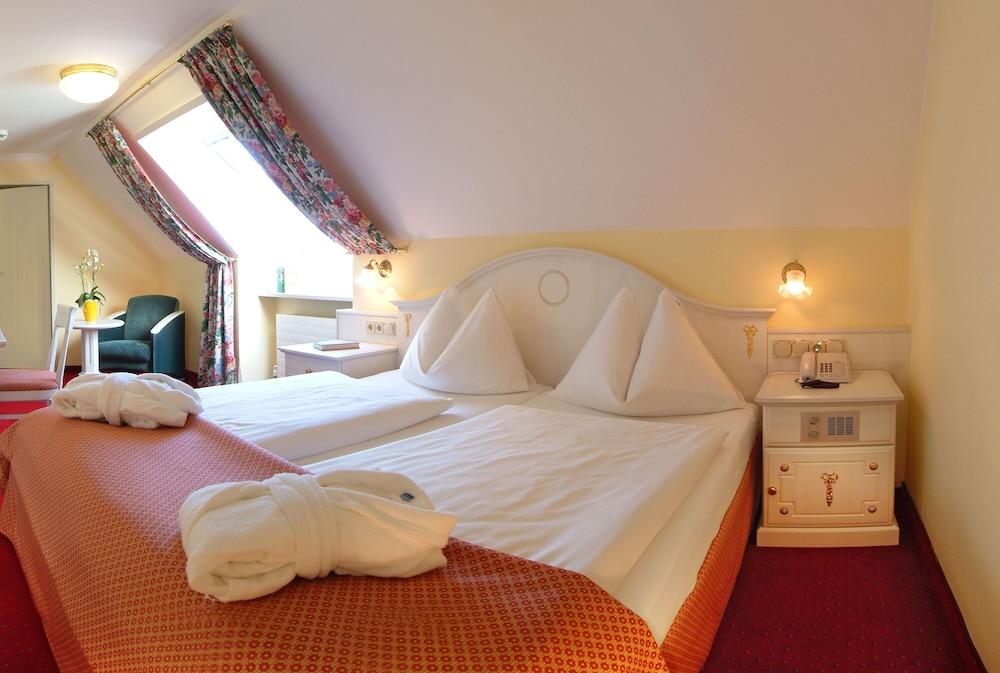 Junior, Double Bed