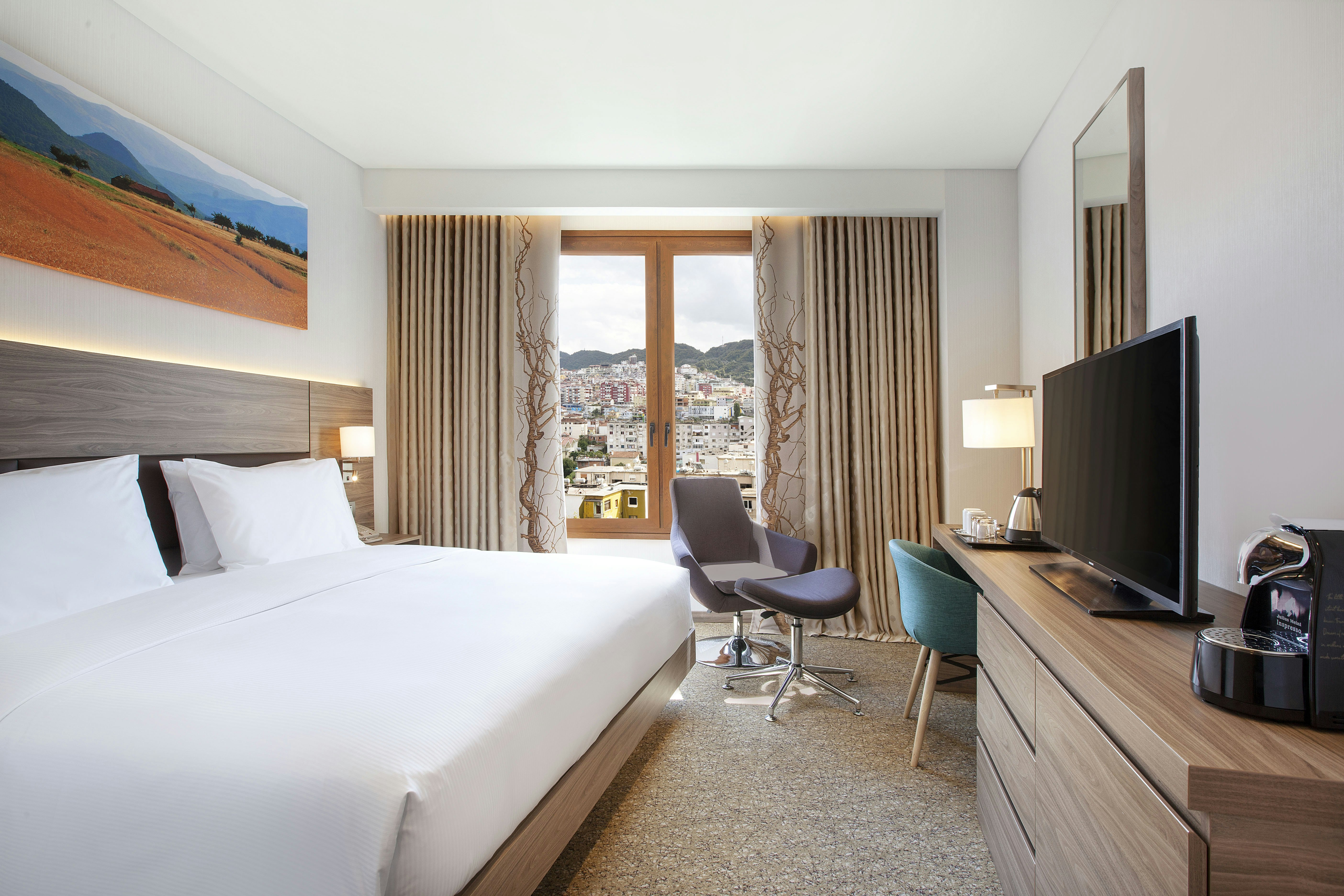 1 BEDROOM, SUITE, KING BED, BALCONY