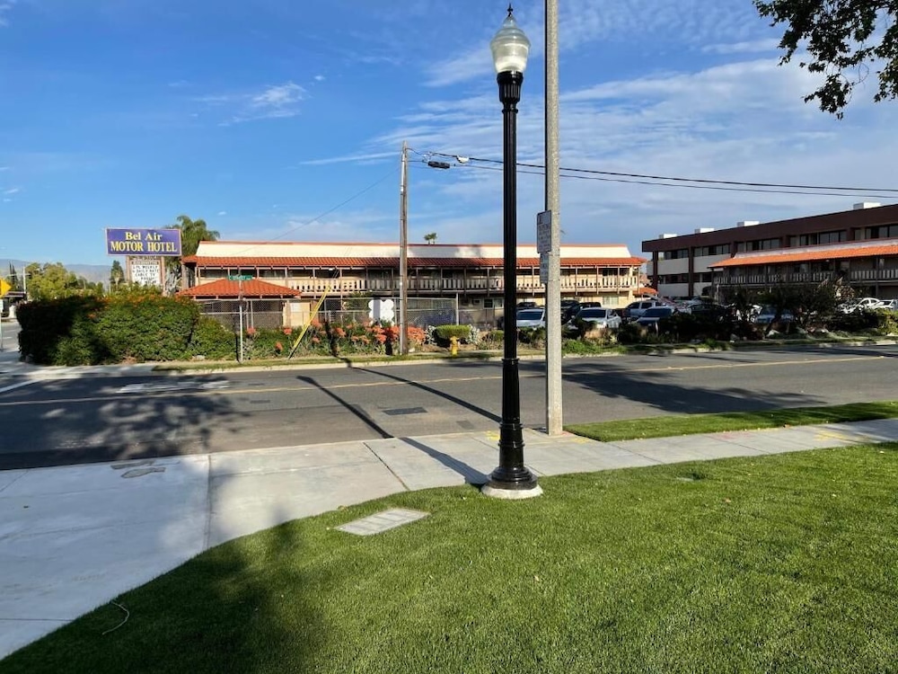 Bel Air Motor Hotel 13/15