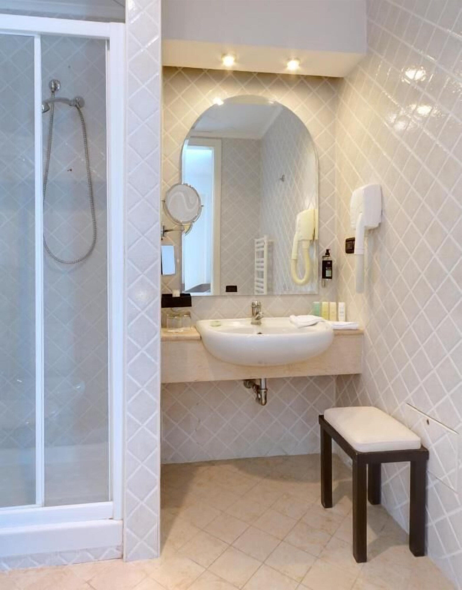 غرفة قياسية بسرير مزدوج أو سريرين منفصلين، Th Roma Carpegna Palace 5/6