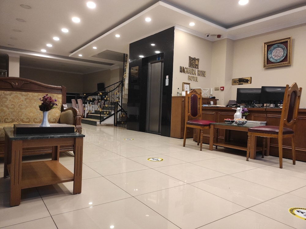 Magnaura House Hotel 6/53