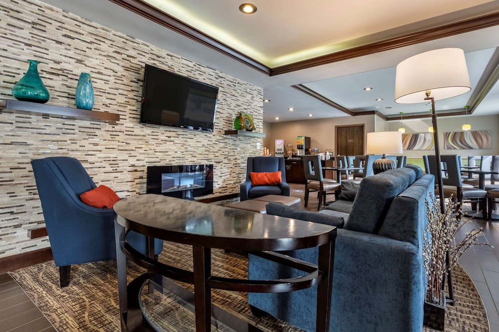 Comfort Inn and Suites Butler 30/38