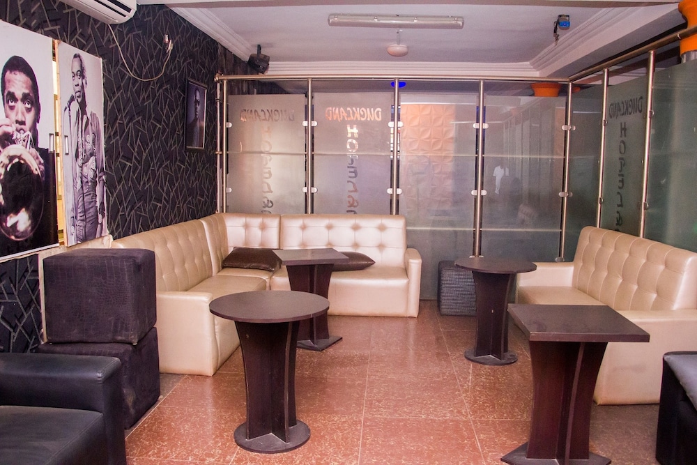 Duckland Hotel And Suites Ltd 21/26