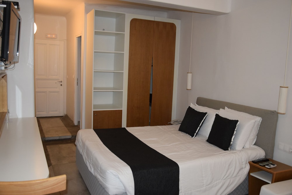 Amaze Suites 24/65