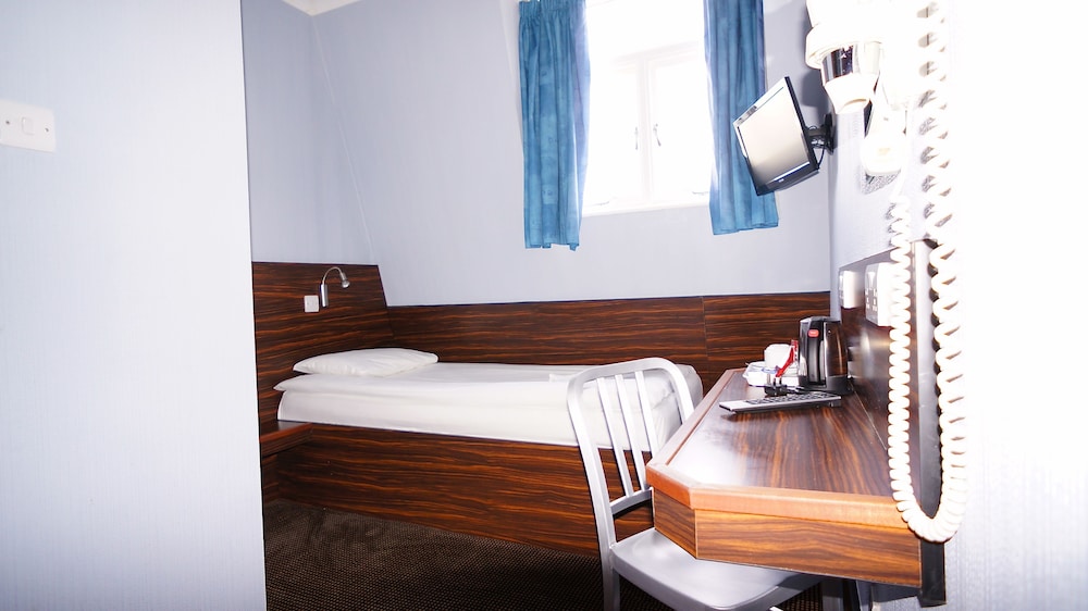 Crestfield Hotel 27/50