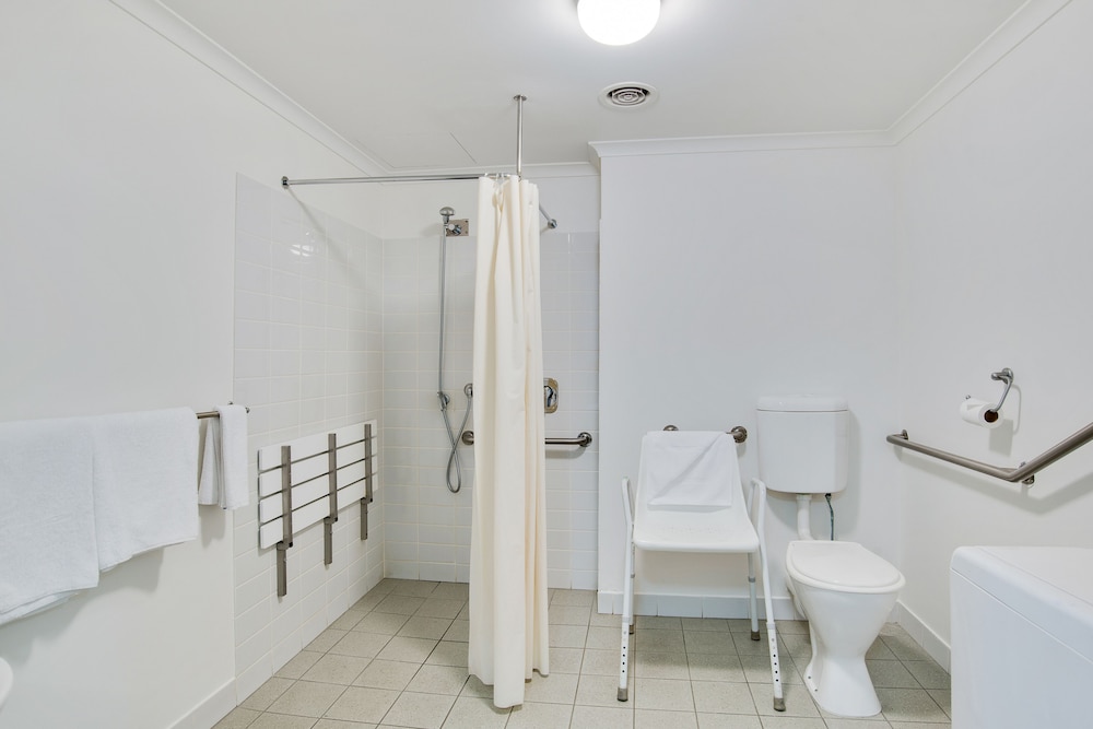 MainStay Suites Williamstown 15/63