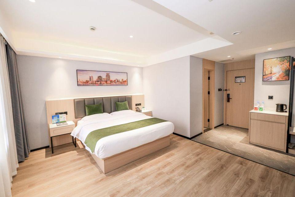 SUPERIOR, QUEEN BED