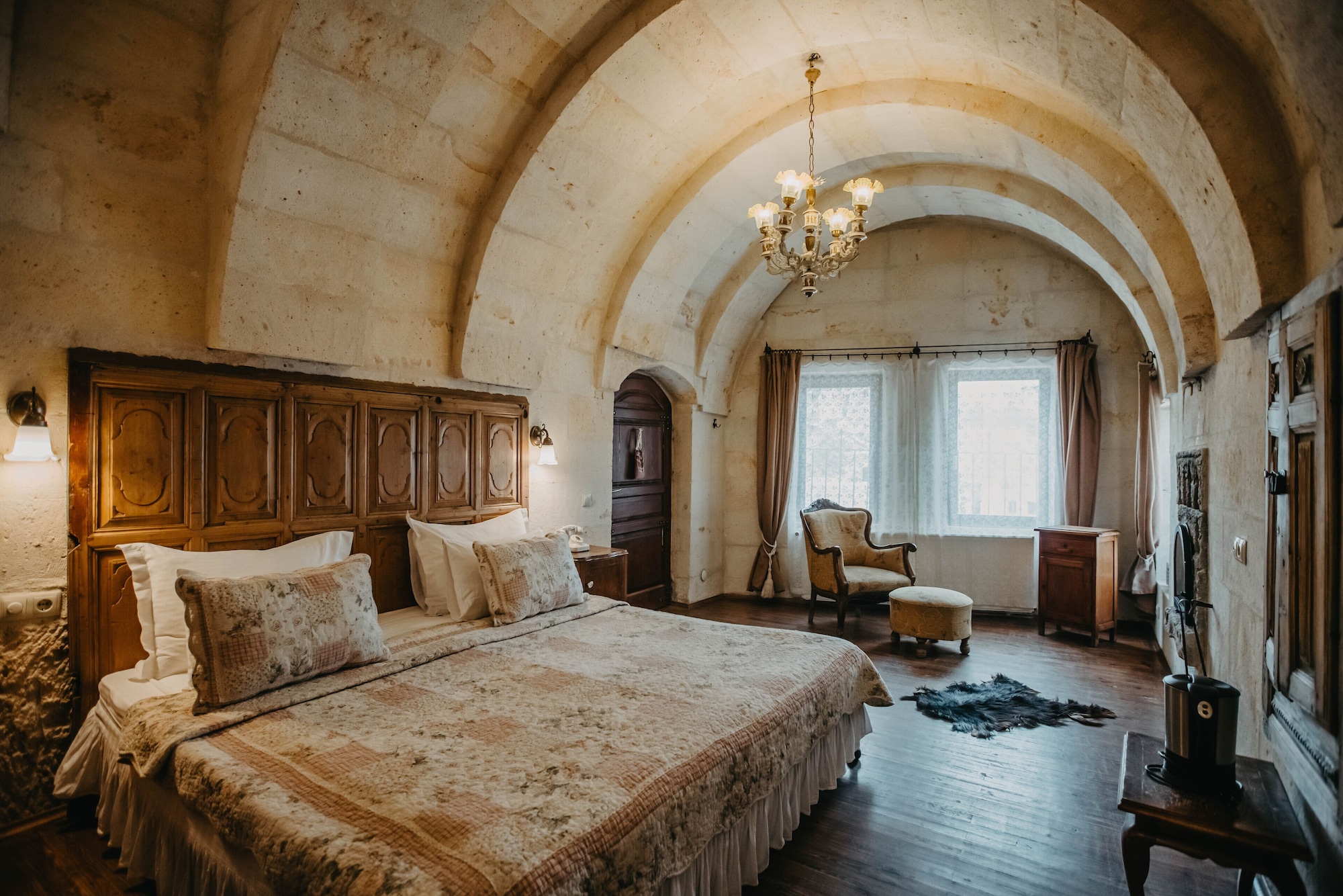 Cave, Junior Suite, 1 Queen and 1 Single Bed
