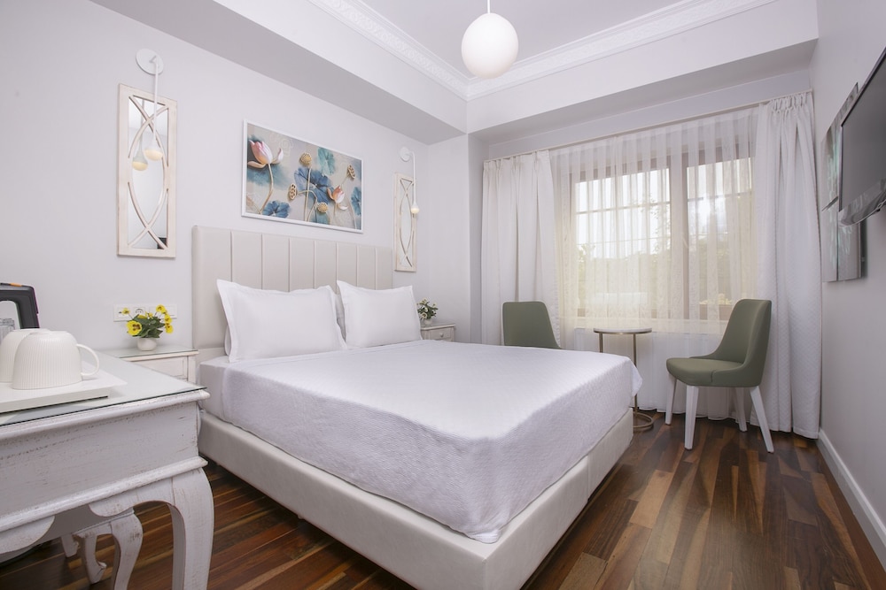 Ascot Hotel 16/50