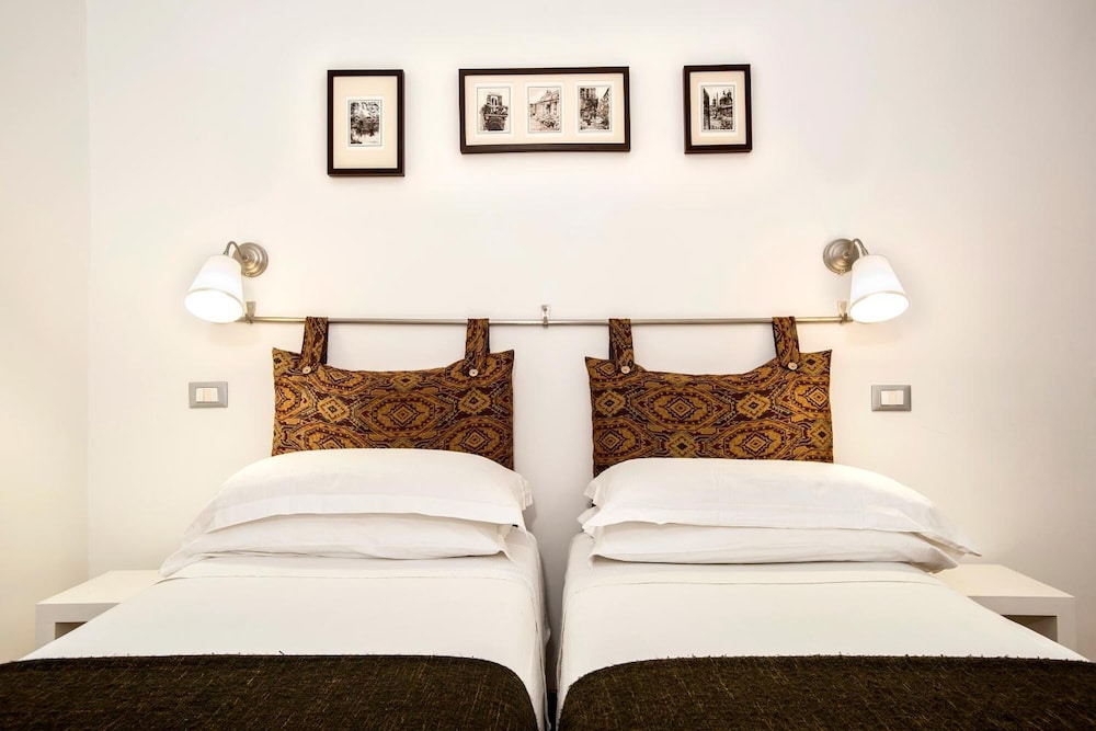 Arco Del Lauro Bed & Breakfast 15/25