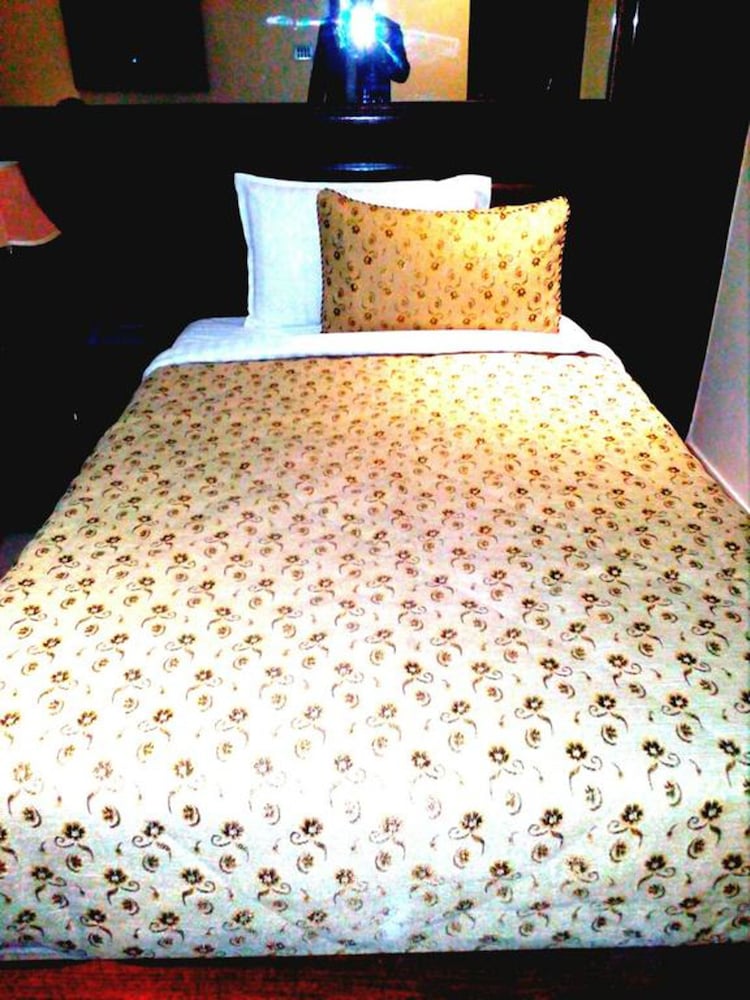 Bling International Hotel Multan 16/24