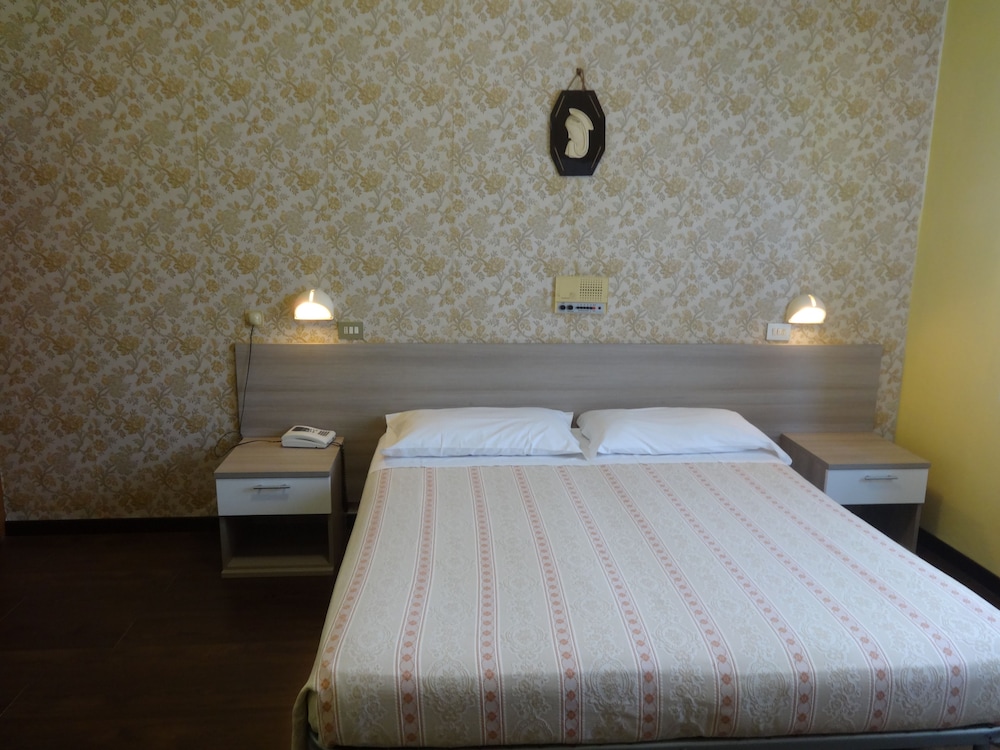 Hotel Saturno 6/30
