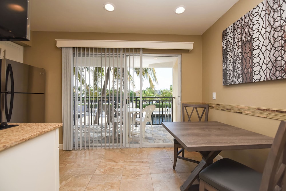 Waterside Suites And Marina 31/43