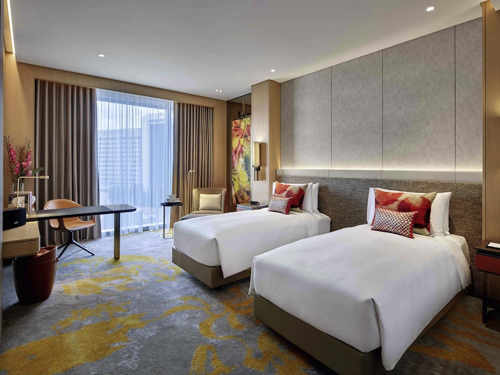 LUXURY, TWIN BEDS