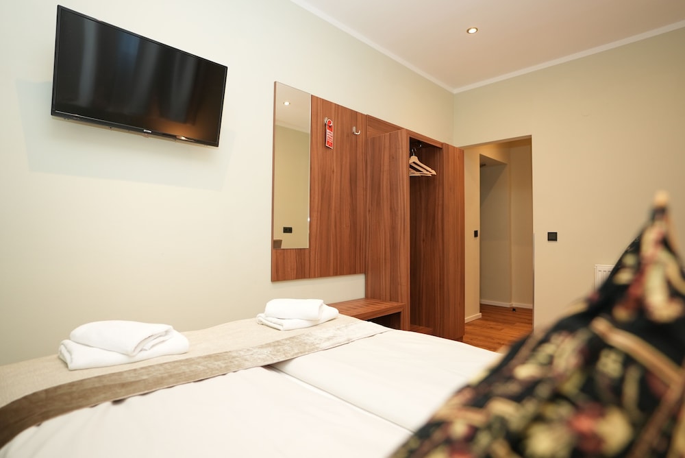 BUDGET, BASIC, DOUBLE BED