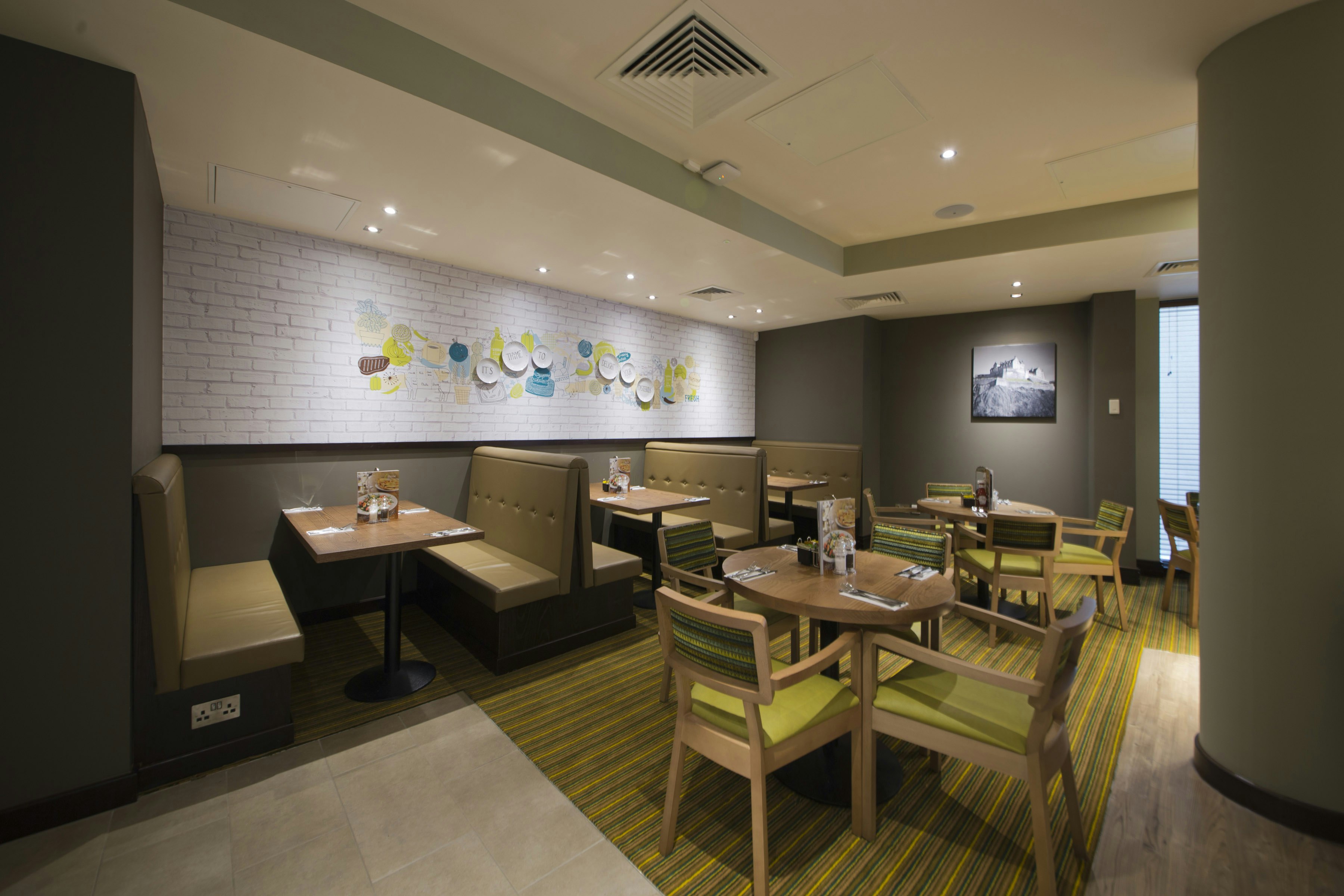 Premier Inn Edinburgh City Centre Royal Mile 30/37