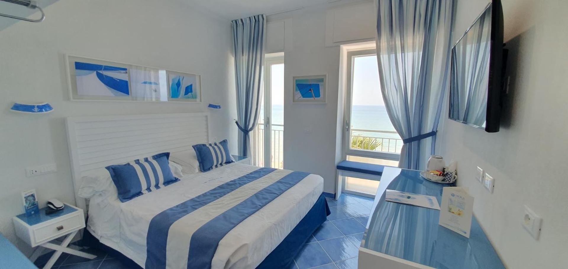 غرفة بسرير مزدوج أو سريرين منفصلين بإطلالة على البحر، Aurora Hotel & Suites Sul Mare 6/10