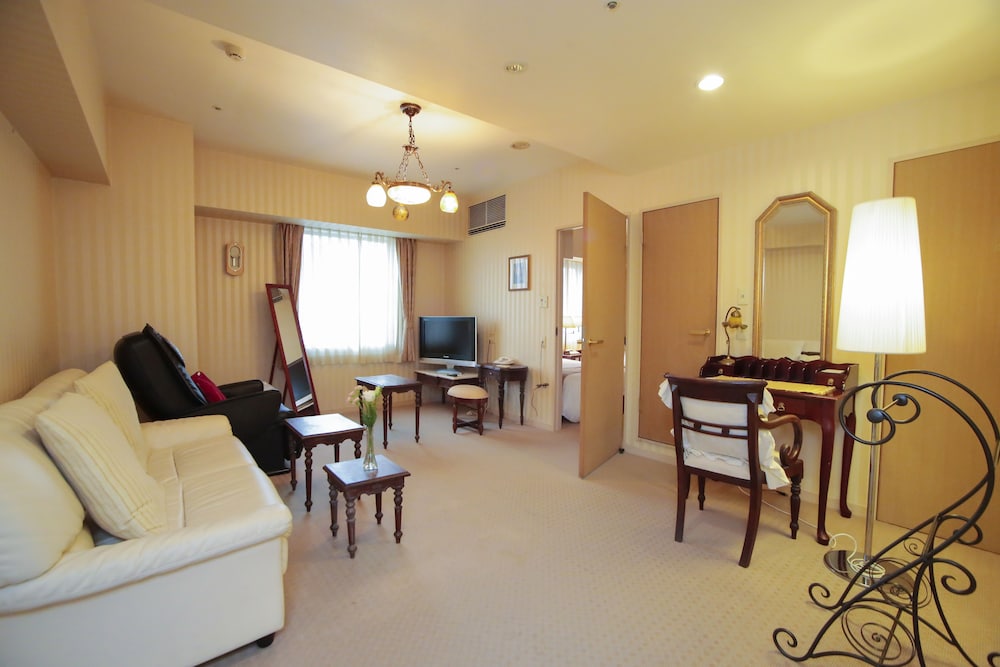 Shonan Kamakura Crystal Hotel 74/89