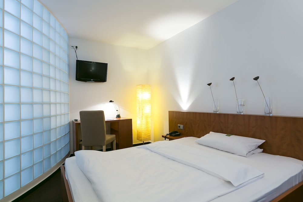 Budget, Single, Wald & Golfhotel Lottental 11/14