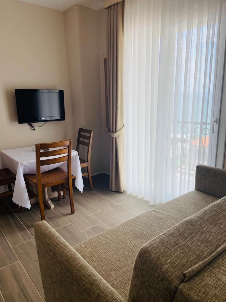 Ileri Hotel & Apartments 29/49