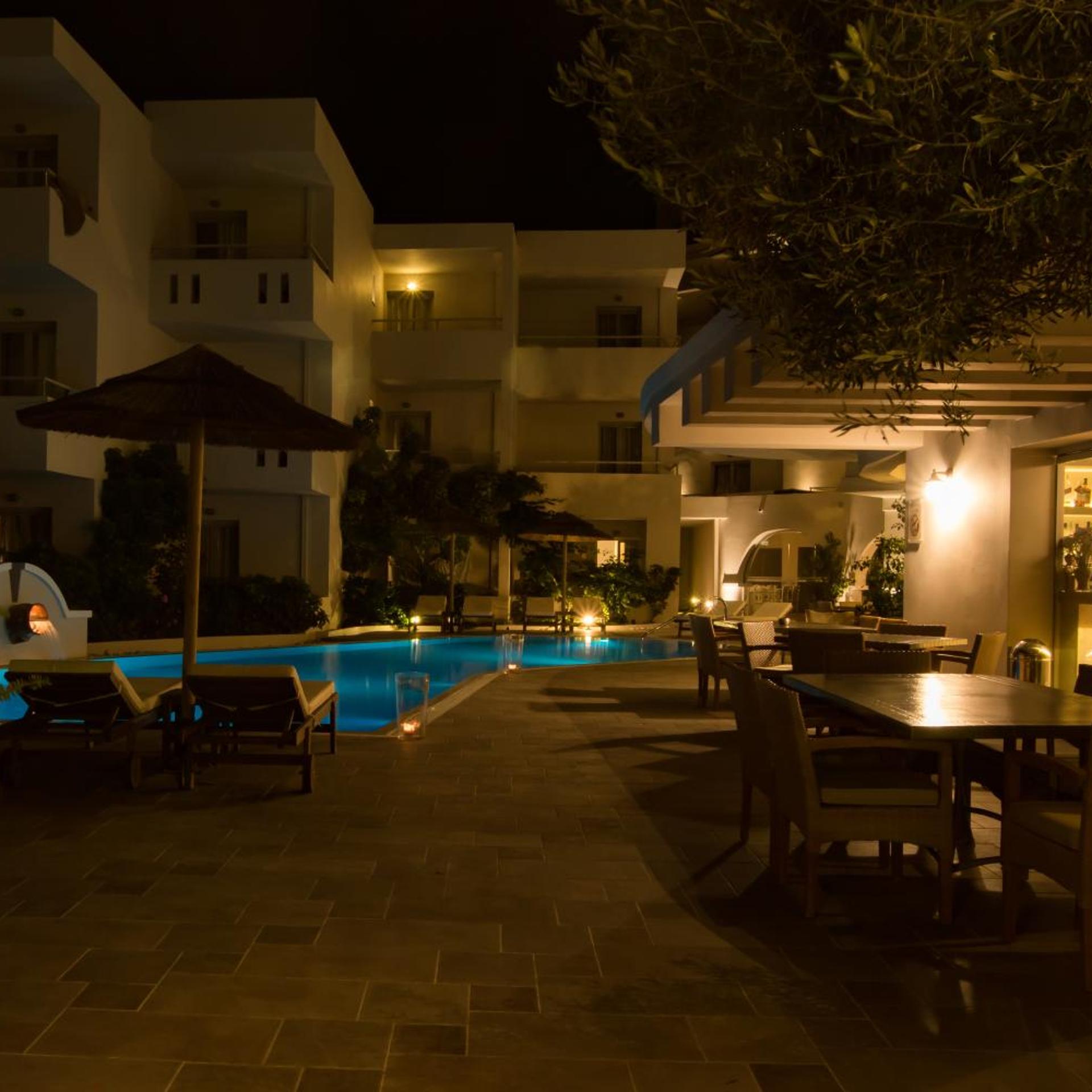 Parasol Luxury Hotel & Suites 78/80