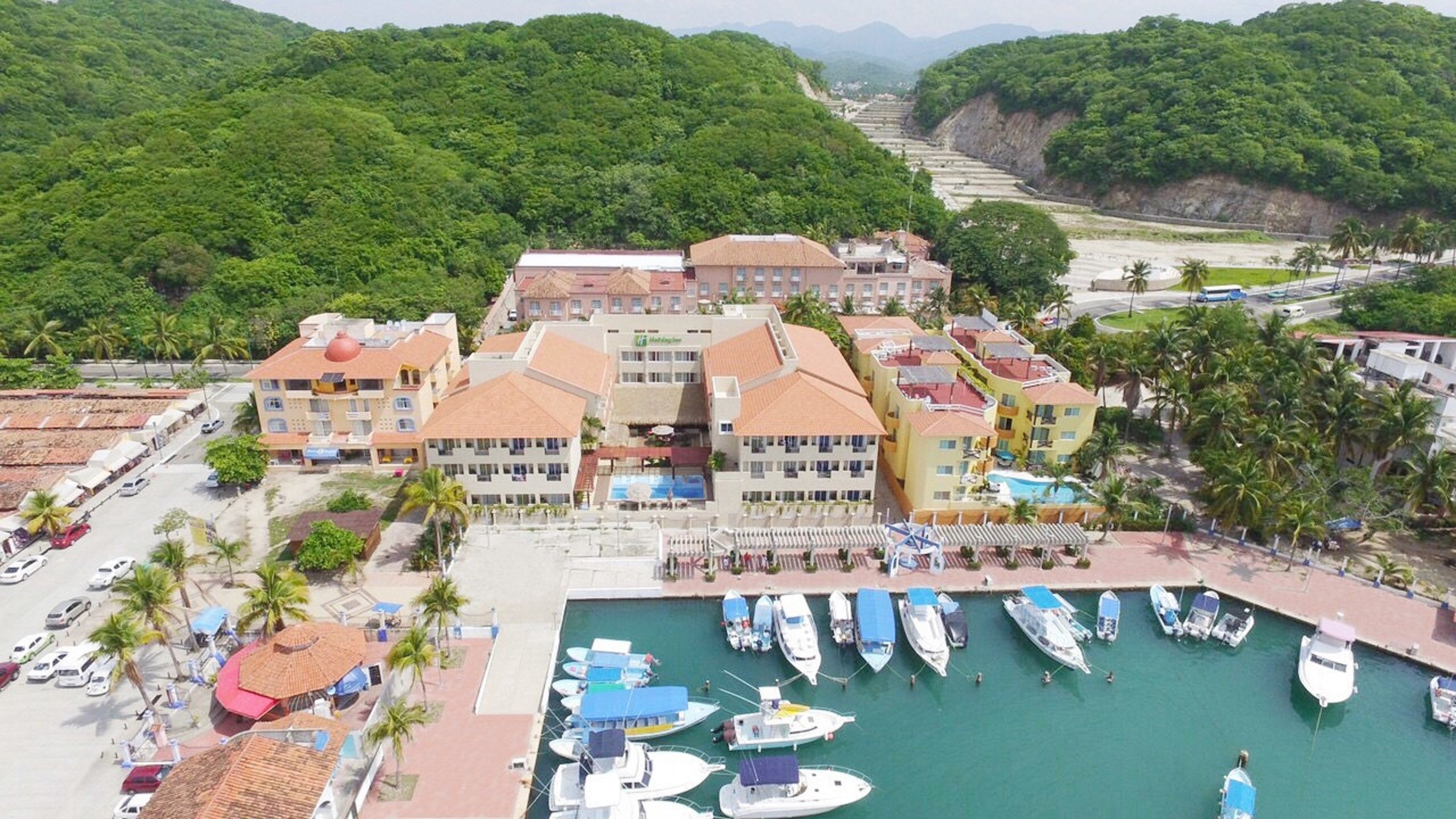HOLIDAY INN HUATULCO 37/39