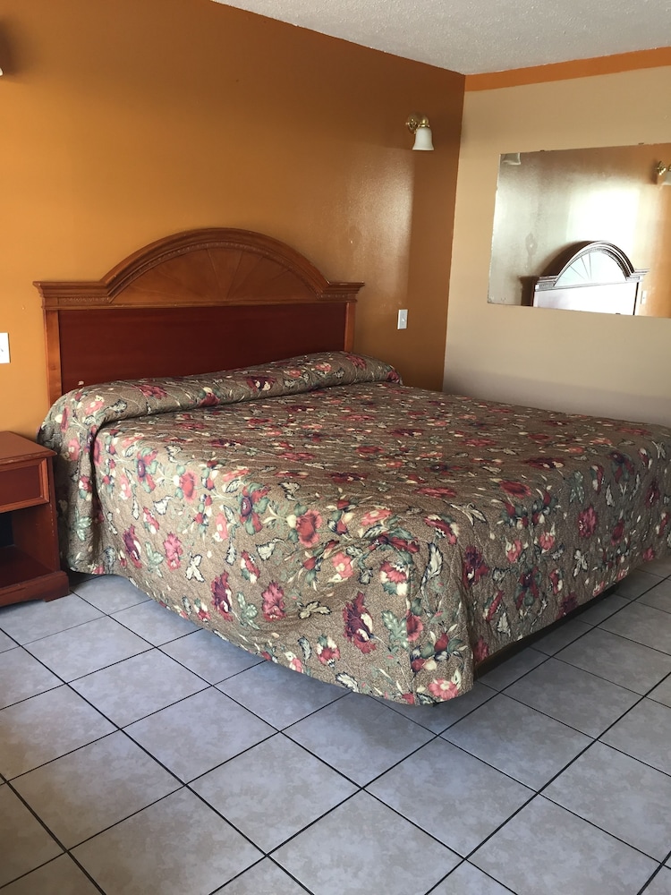 Budget Inn And Suites 18/28