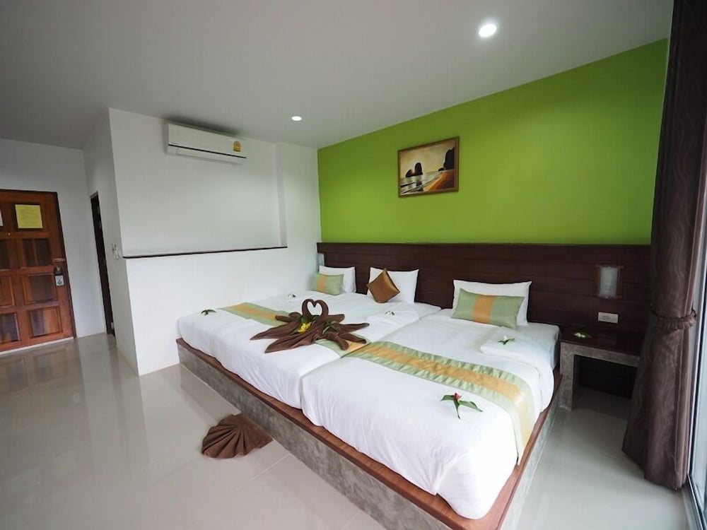 ROOM, TRIPLE, POOL VIEW