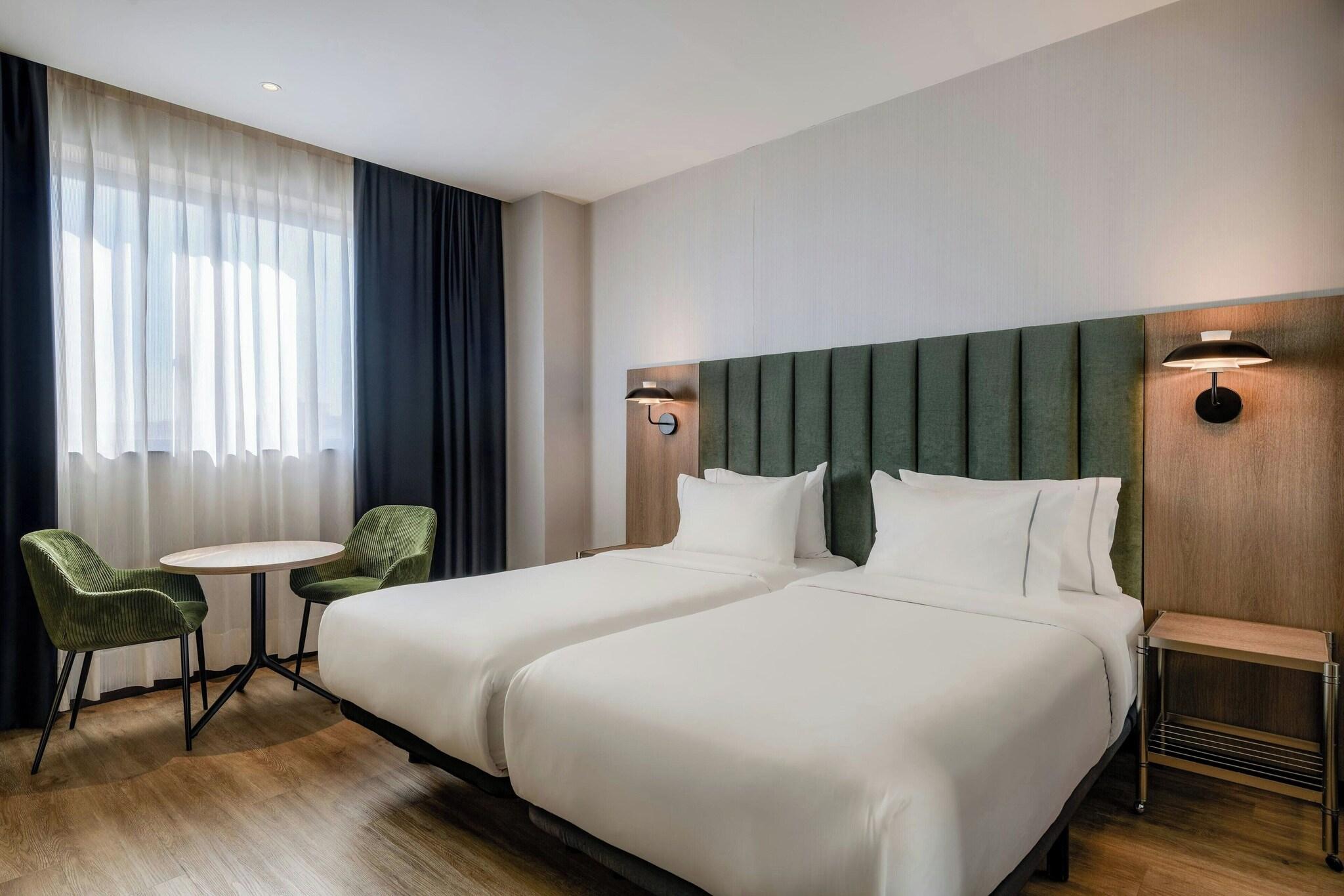 Room, Twin Beds
