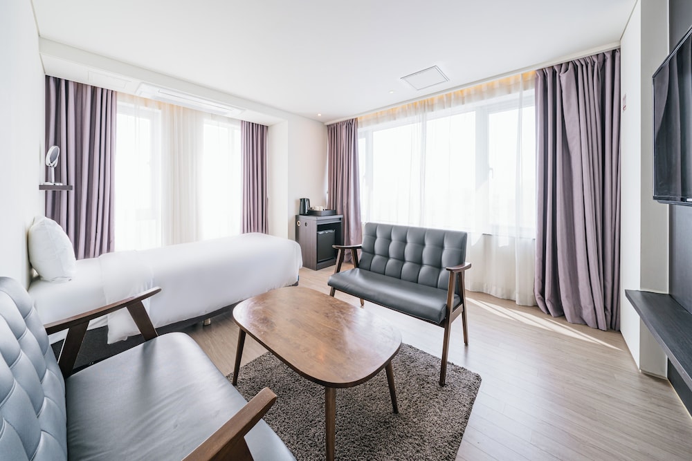 The First70 Hotel 36/50