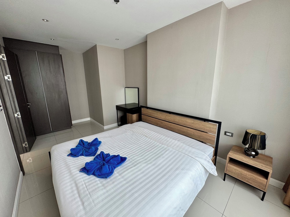 The Point Pratumnak by PSR ASIA 18/50