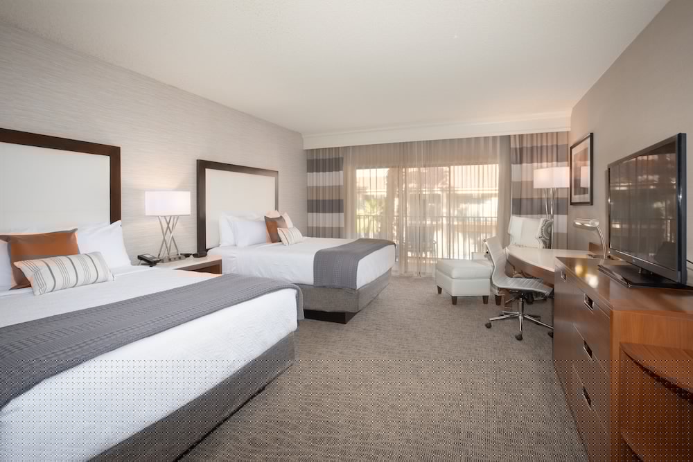 Crowne Plaza Phoenix Chandler Golf Resort 18/61