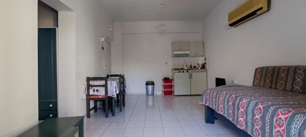 Zinovia Apartments 13/76